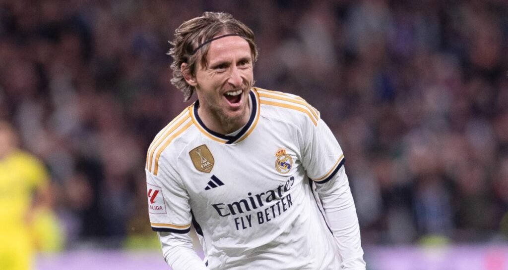 ريال مدريد يمدد عقده مع مودريتش